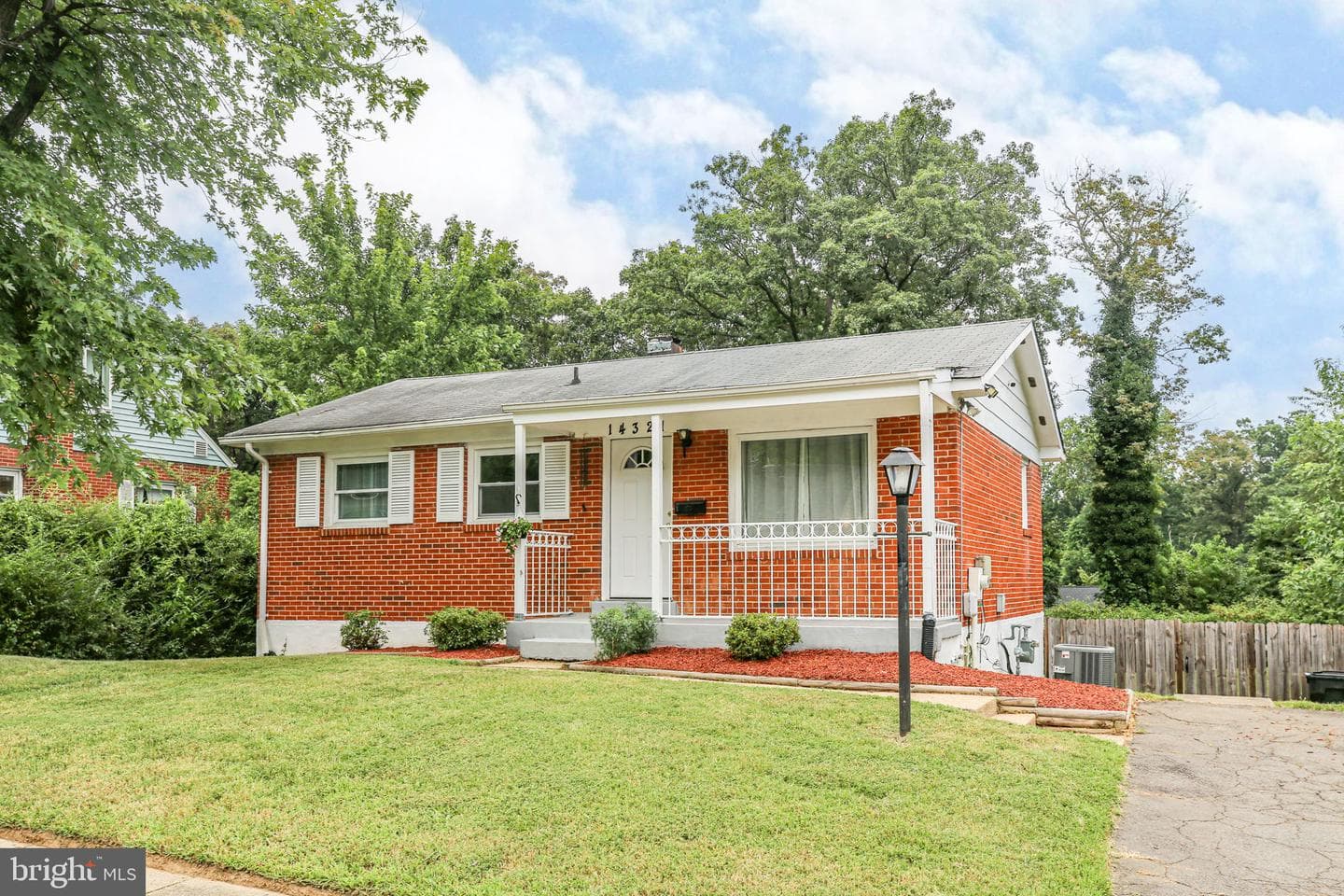 14321 Belleville Avenue photo 4