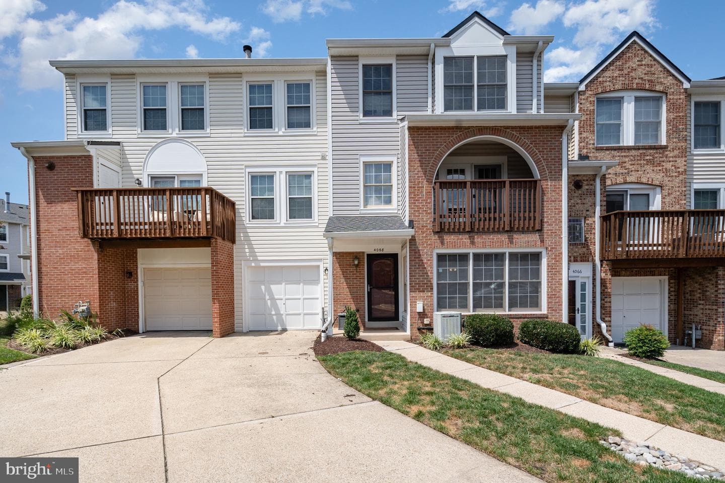 4068 Chetham Way photo 3