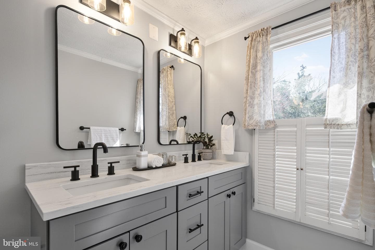 15310 Iris Lane photo 44