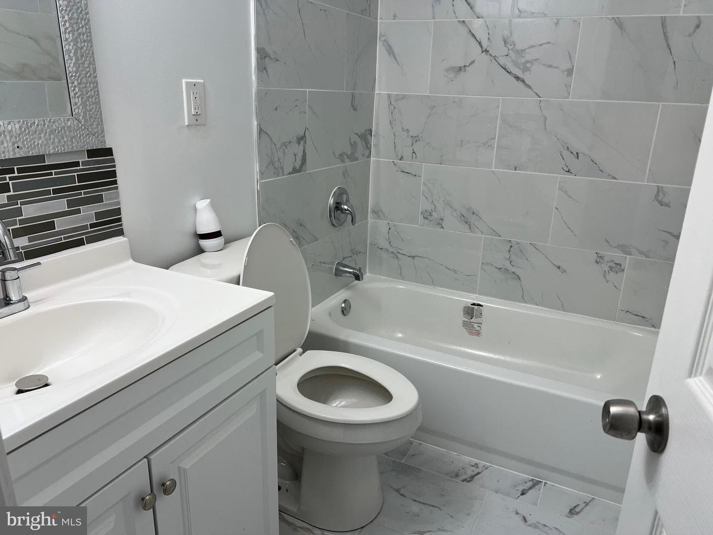 14657 Cloverdale Road photo 12