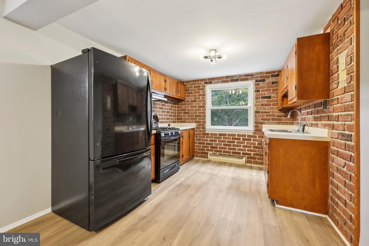 3555 Forestdale Avenue photo 4