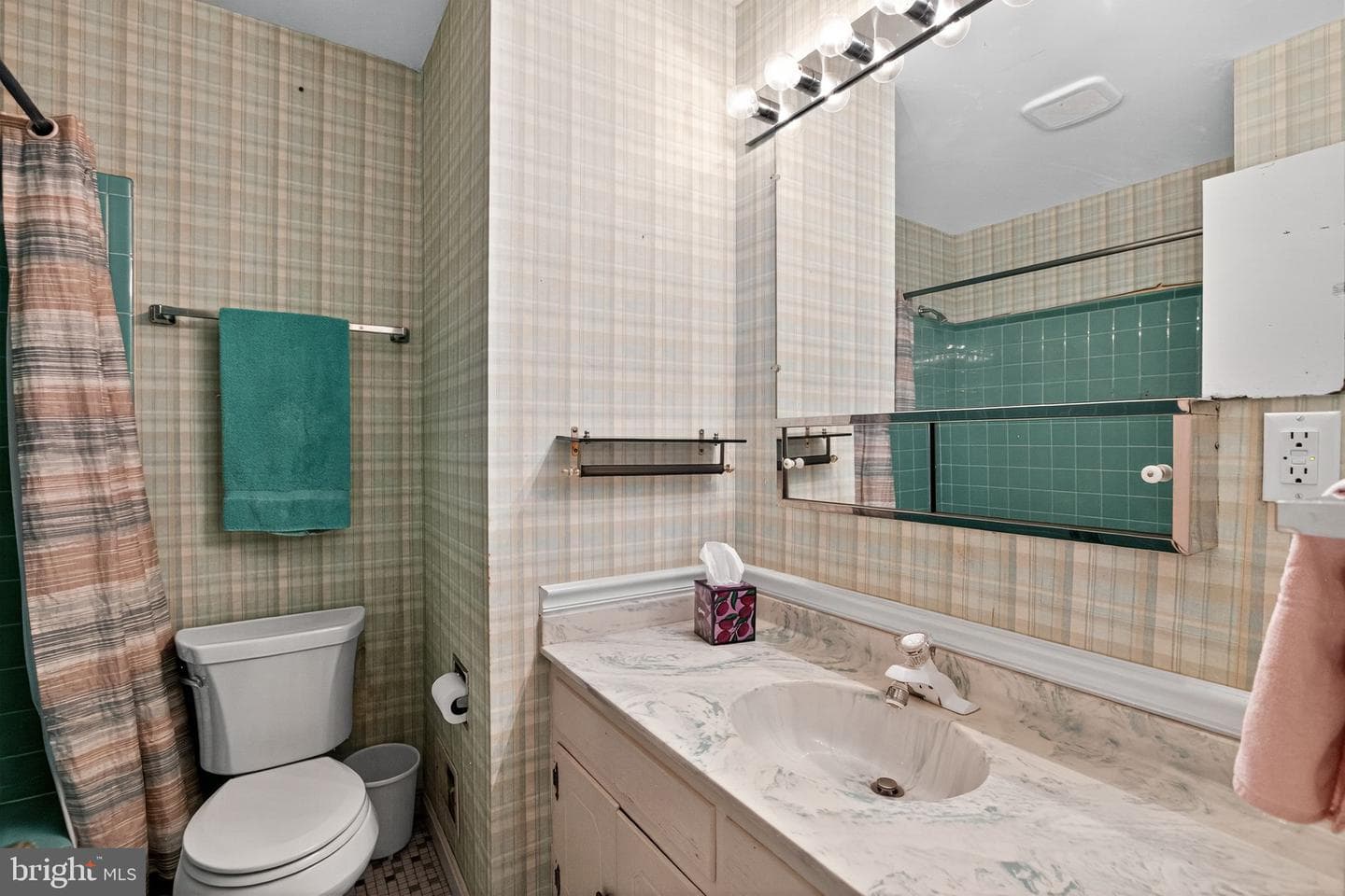 7374 Roxbury Avenue photo 15
