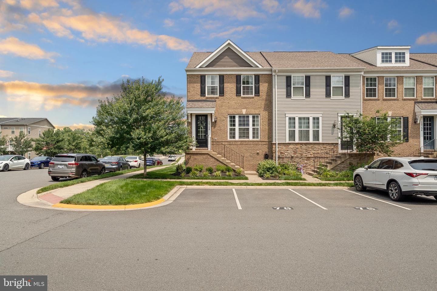 10758 Hinton Way photo 2