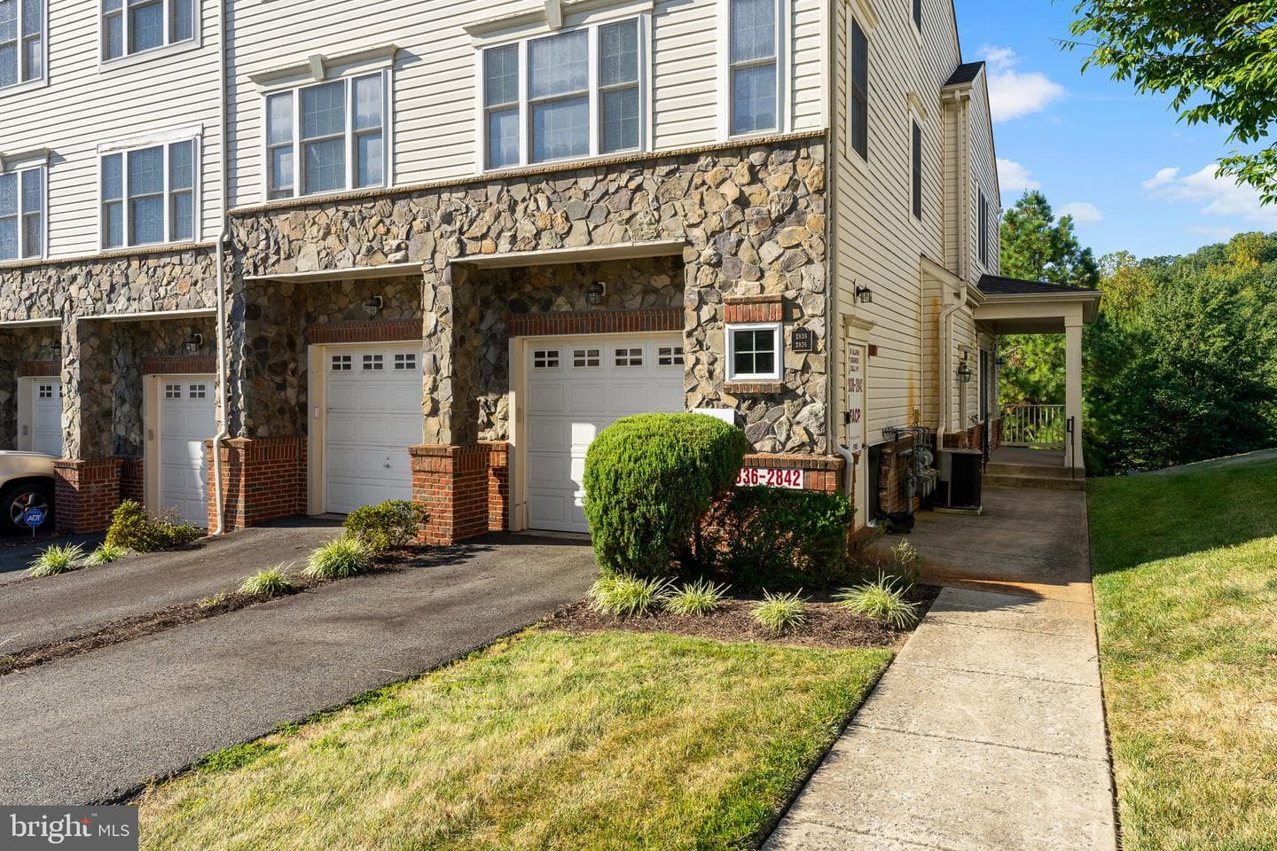 2838 Chinkapin Oak Lane photo 2