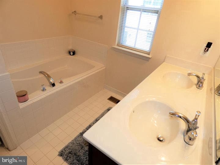 4911 Potomac Highlands Circle photo 4