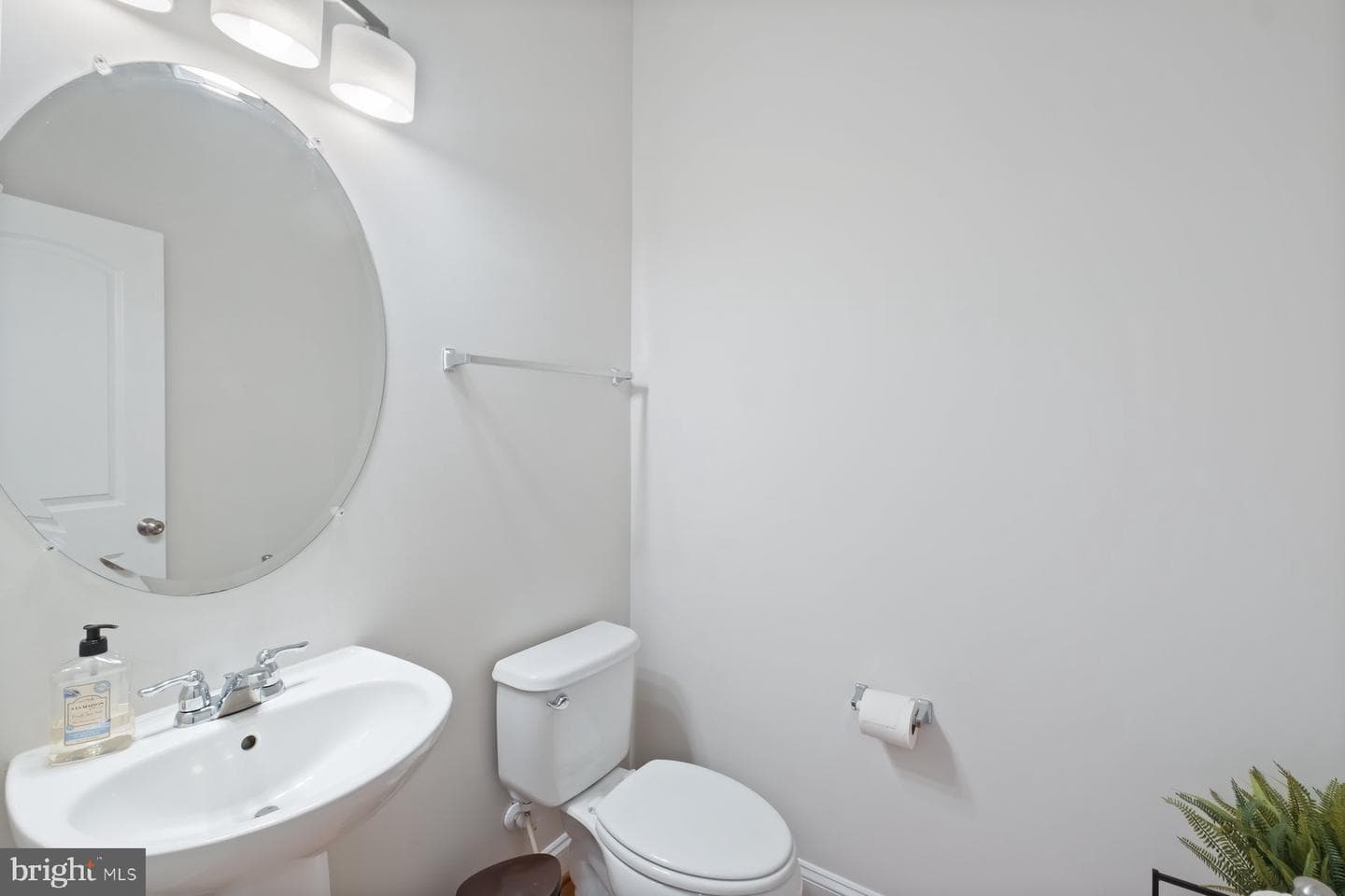 3318 Barnetts Crossing Place photo 11