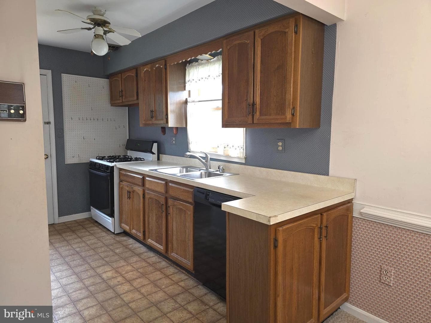 9405 Blackstone Road photo 6