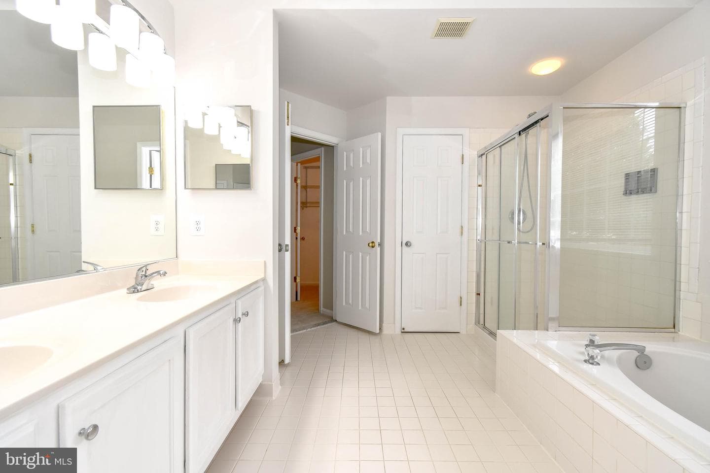 9179 Weathersfield Drive photo 29