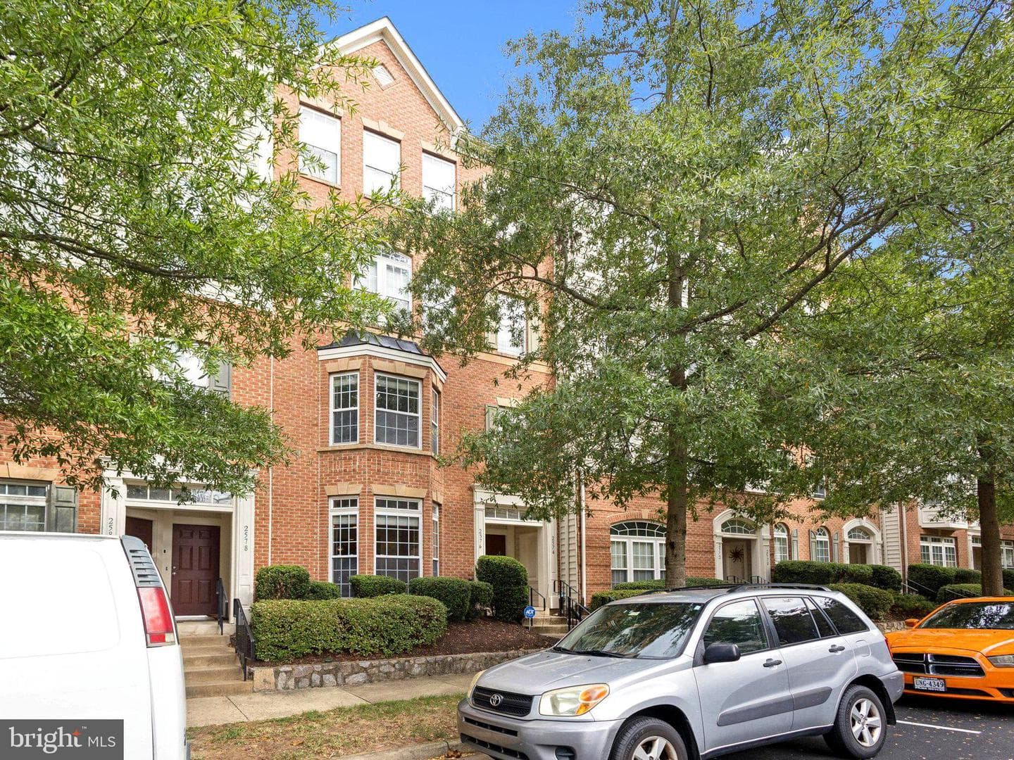 2576 Eastbourne Drive photo 1