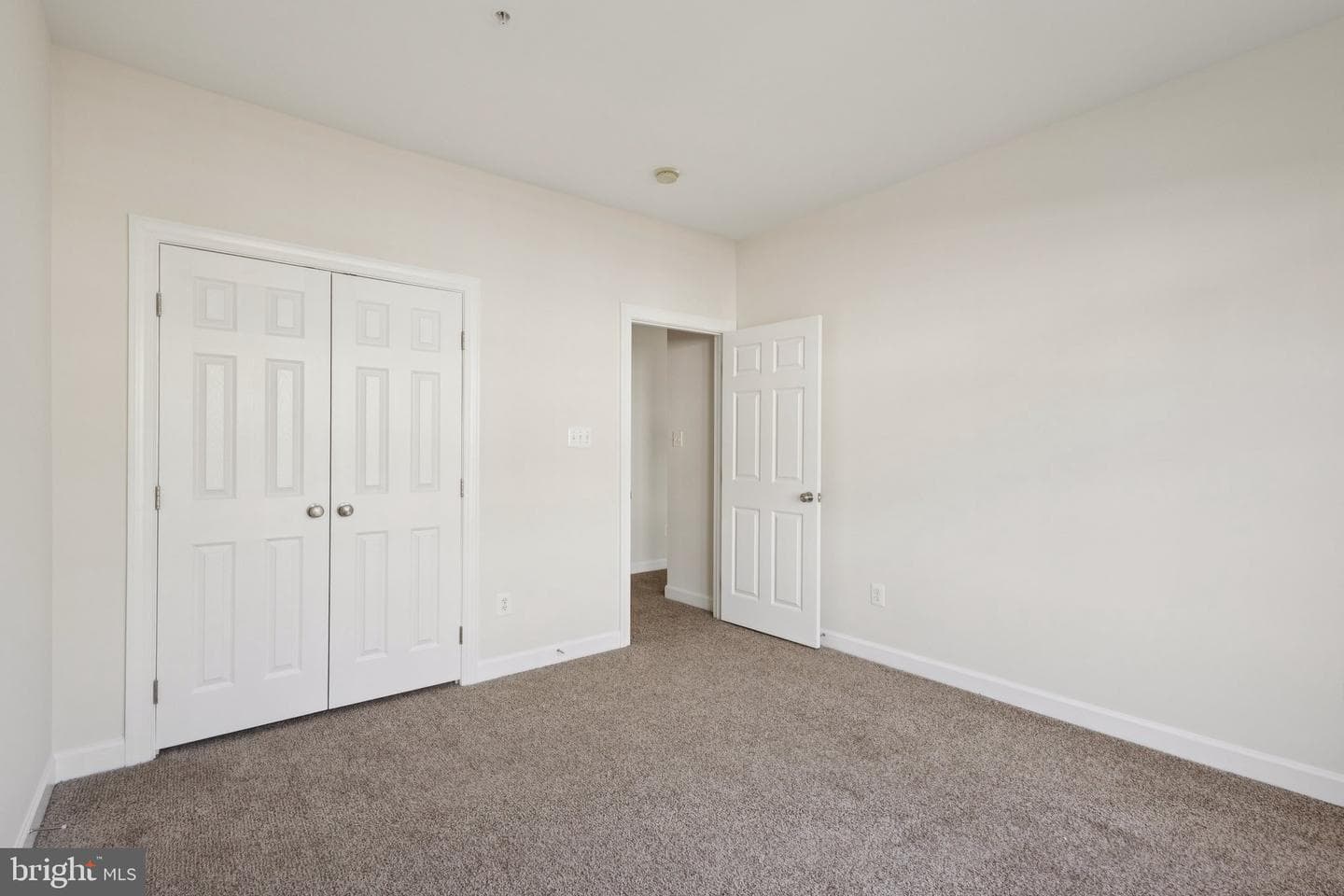 2576 Eastbourne Drive photo 22
