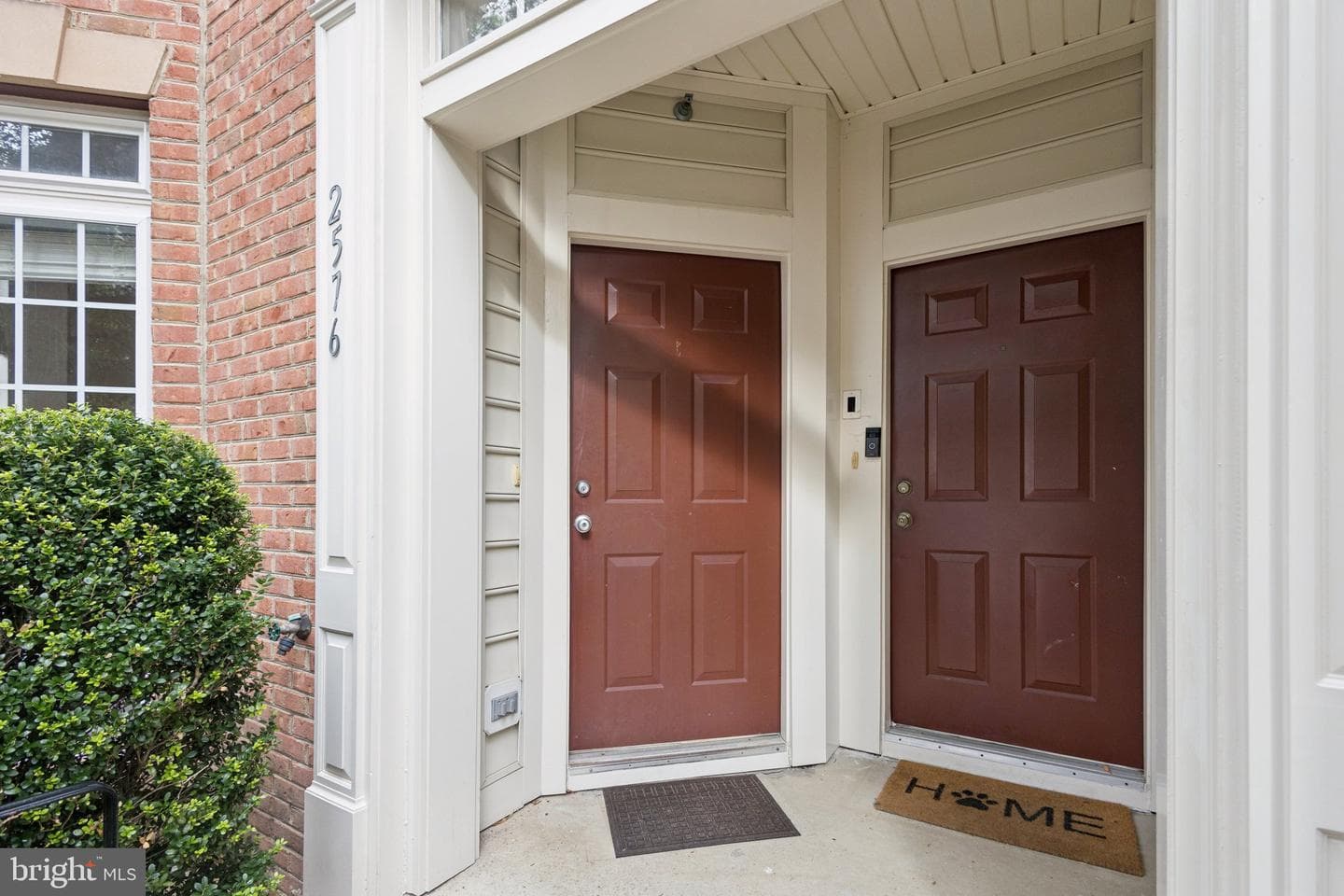 2576 Eastbourne Drive photo 3