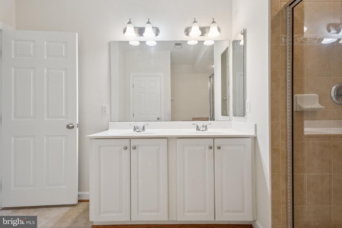 2576 Eastbourne Drive photo 32