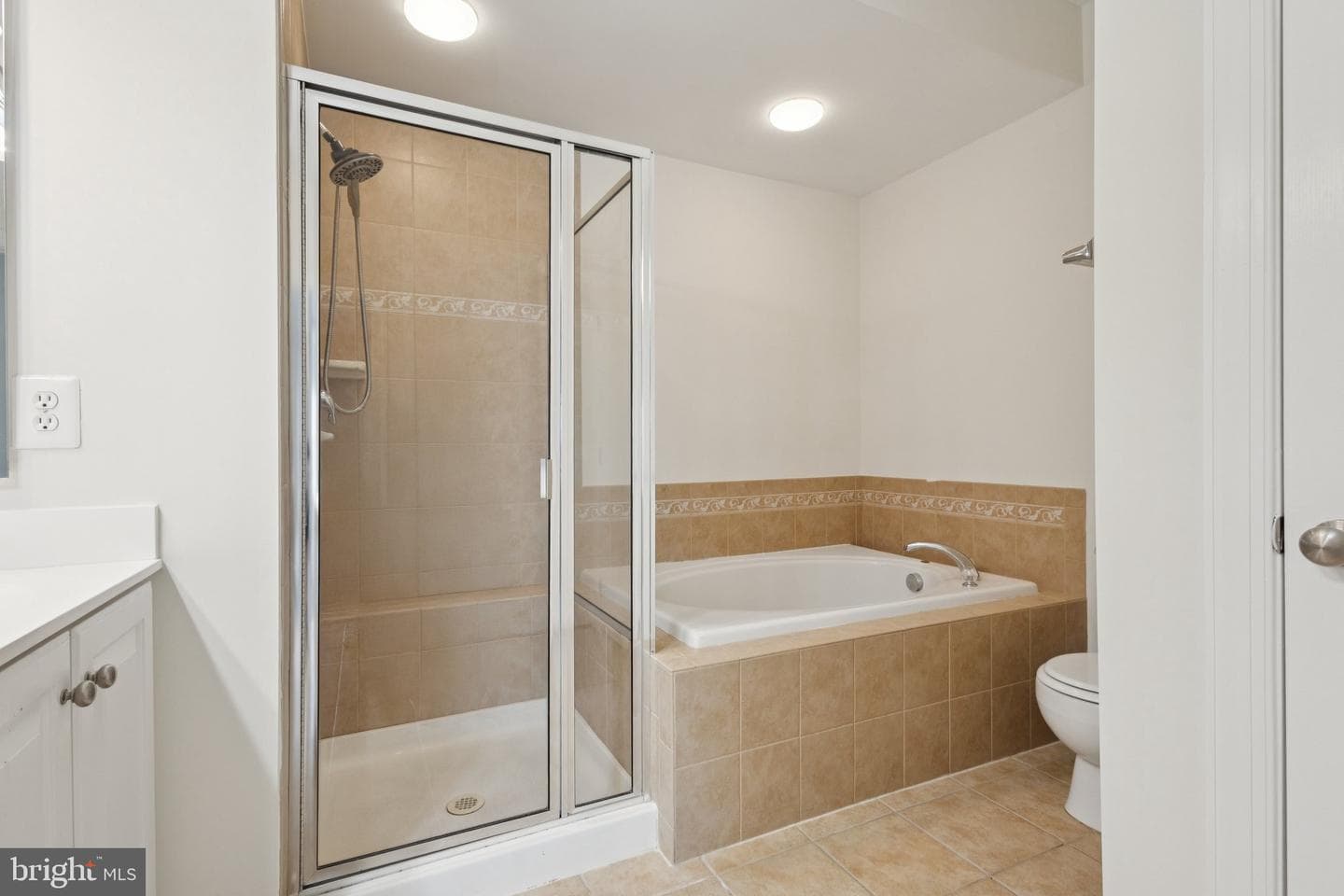 2576 Eastbourne Drive photo 33
