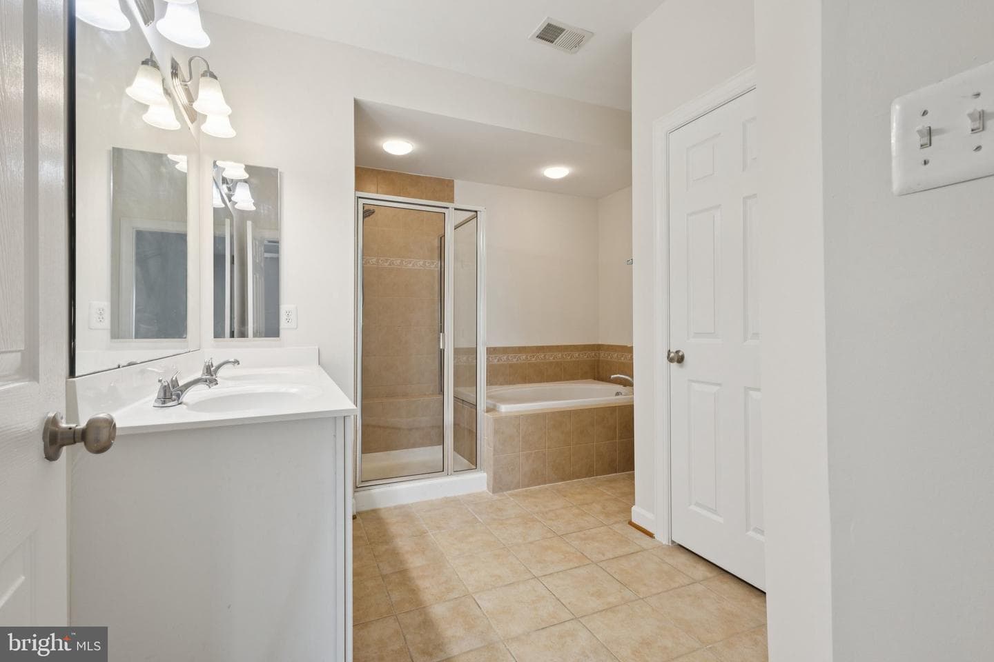 2576 Eastbourne Drive photo 35