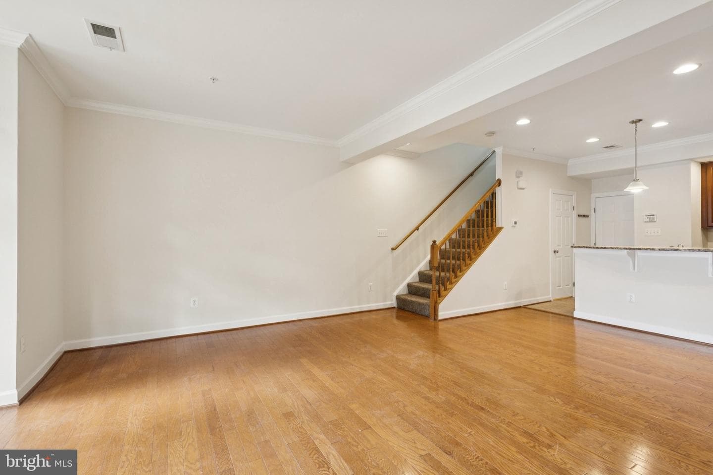 2576 Eastbourne Drive photo 8