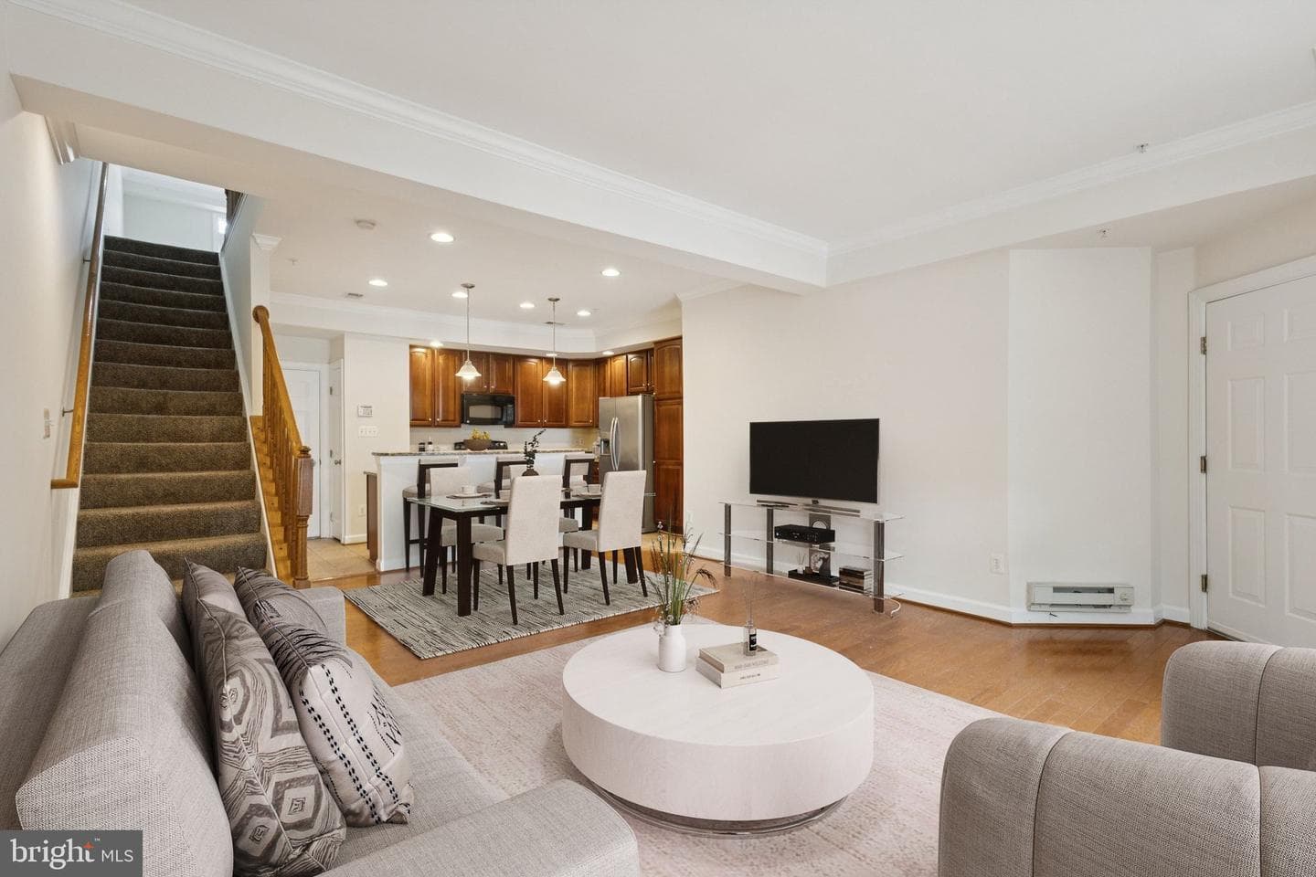 2576 Eastbourne Drive photo 9
