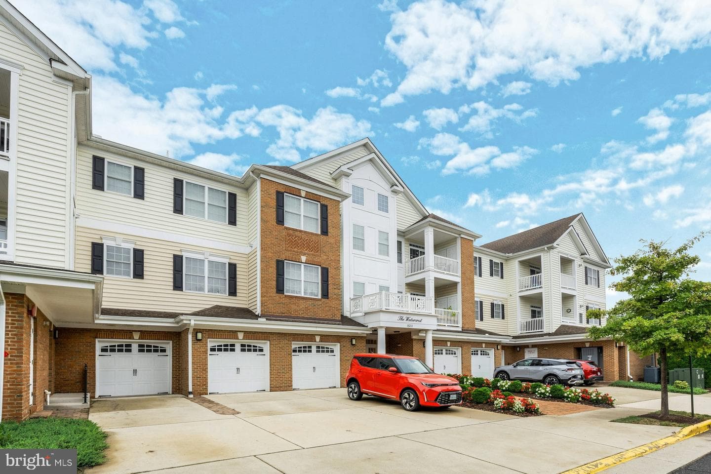 15211 Royal Crest Drive #405 photo 2