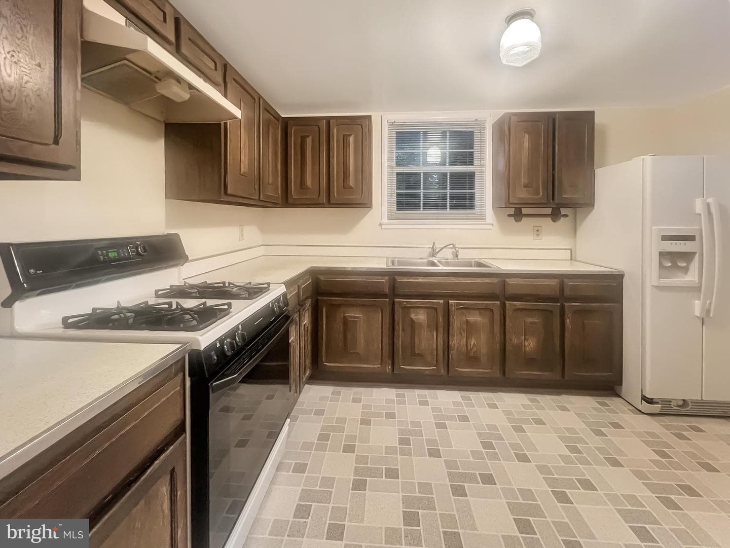 14550 Eastman Street photo 4