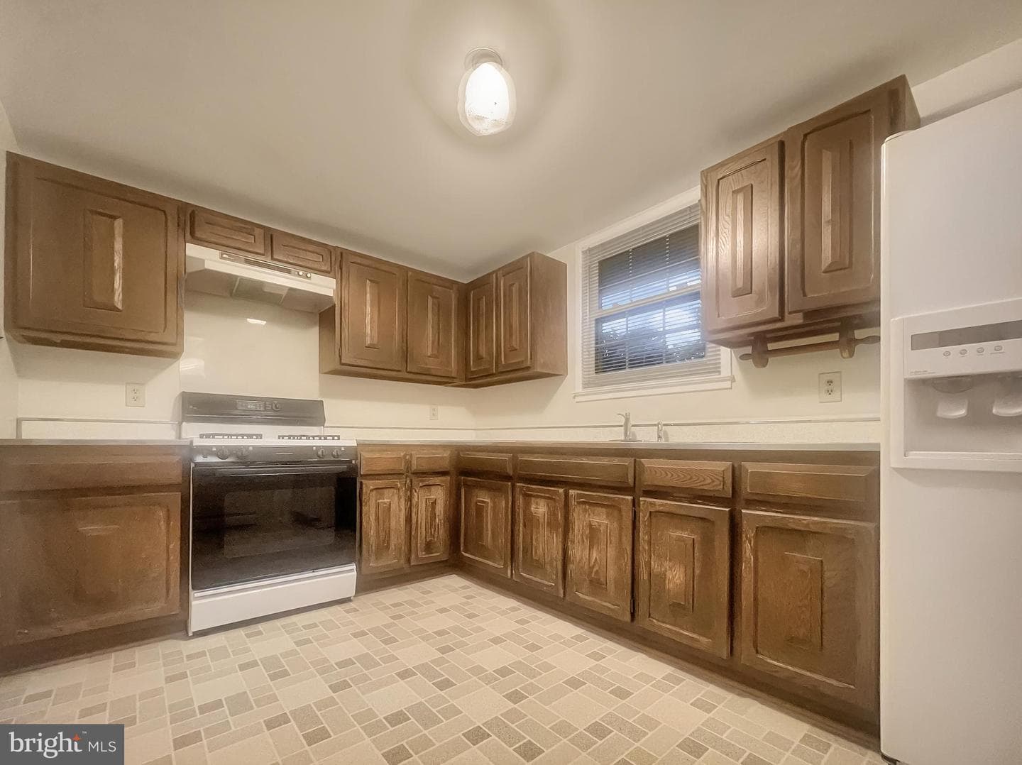 14550 Eastman Street photo 5