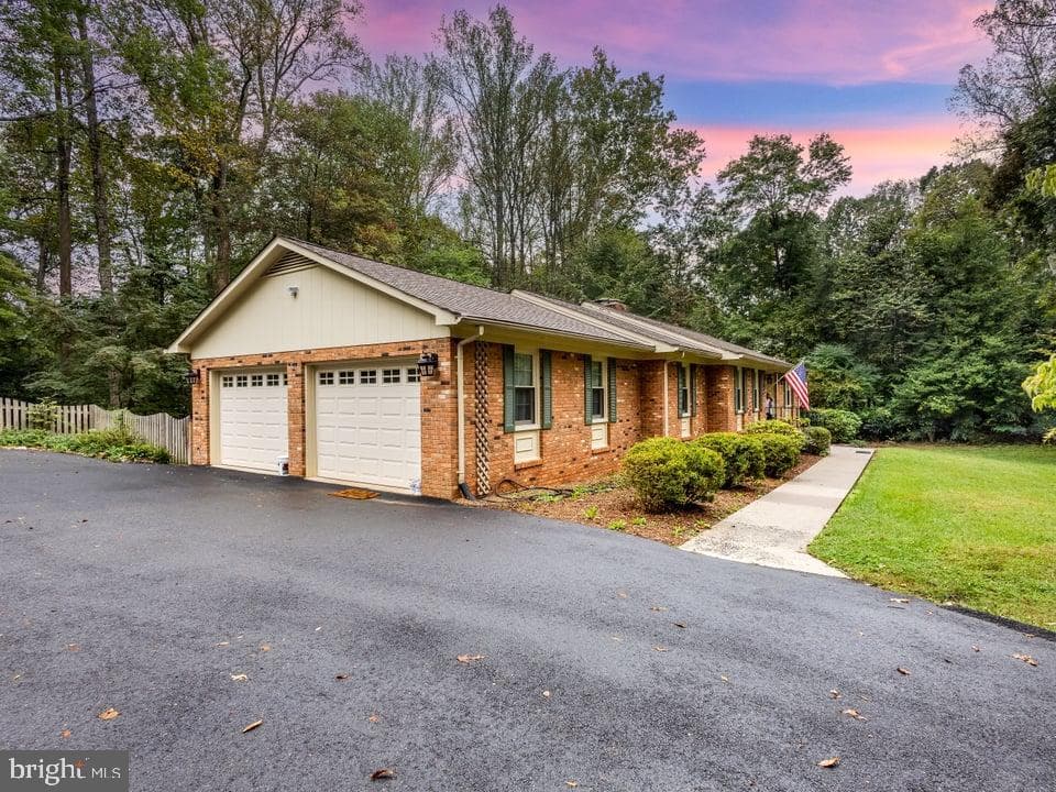 8126 Blandsford Drive photo 2