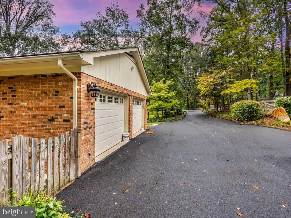 8126 Blandsford Drive photo 4