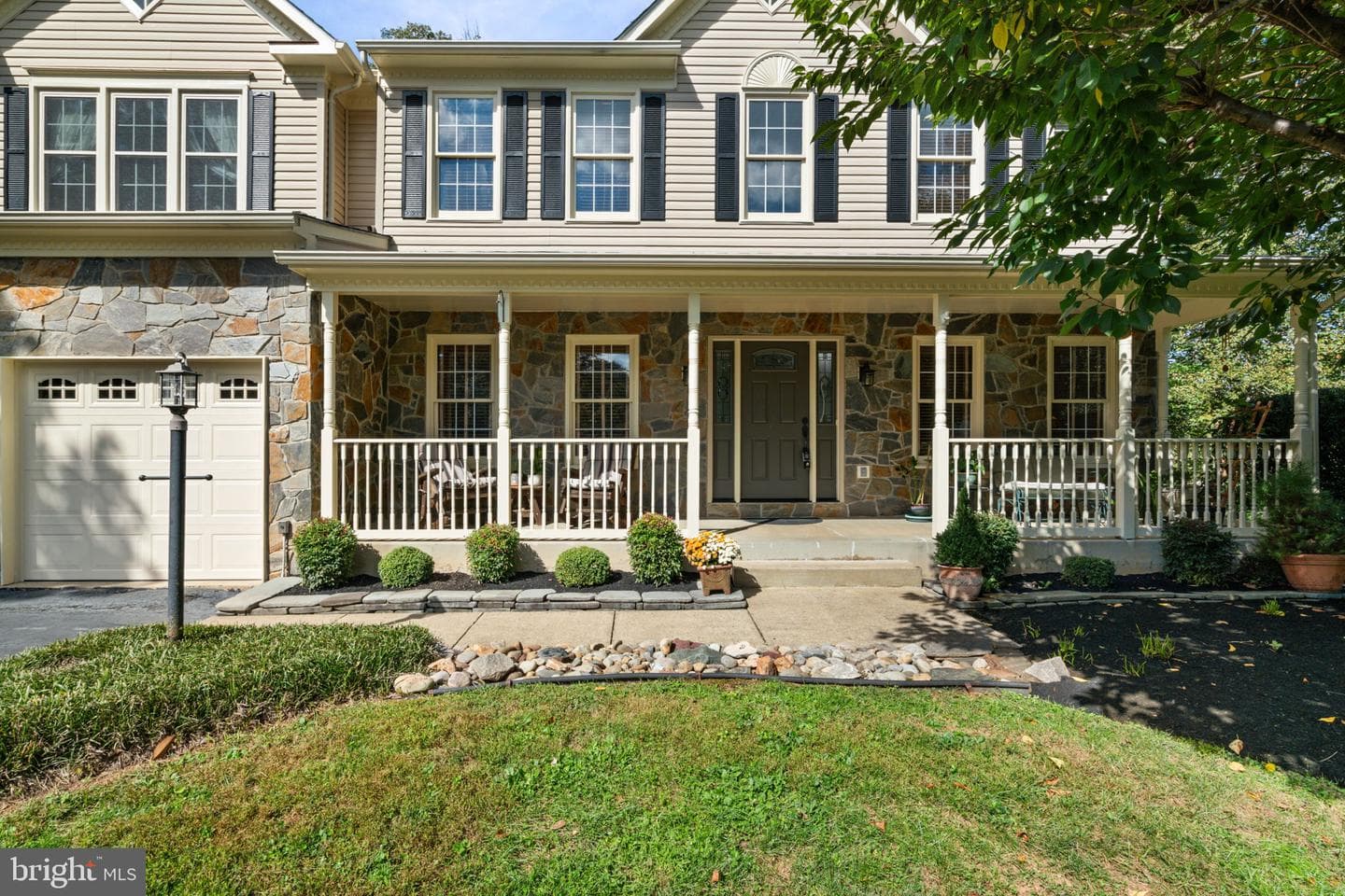 6374 Popwicke Court photo 2