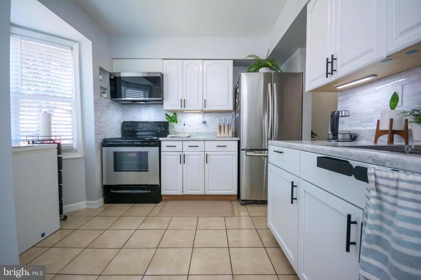 8385 Irongate Way photo 5