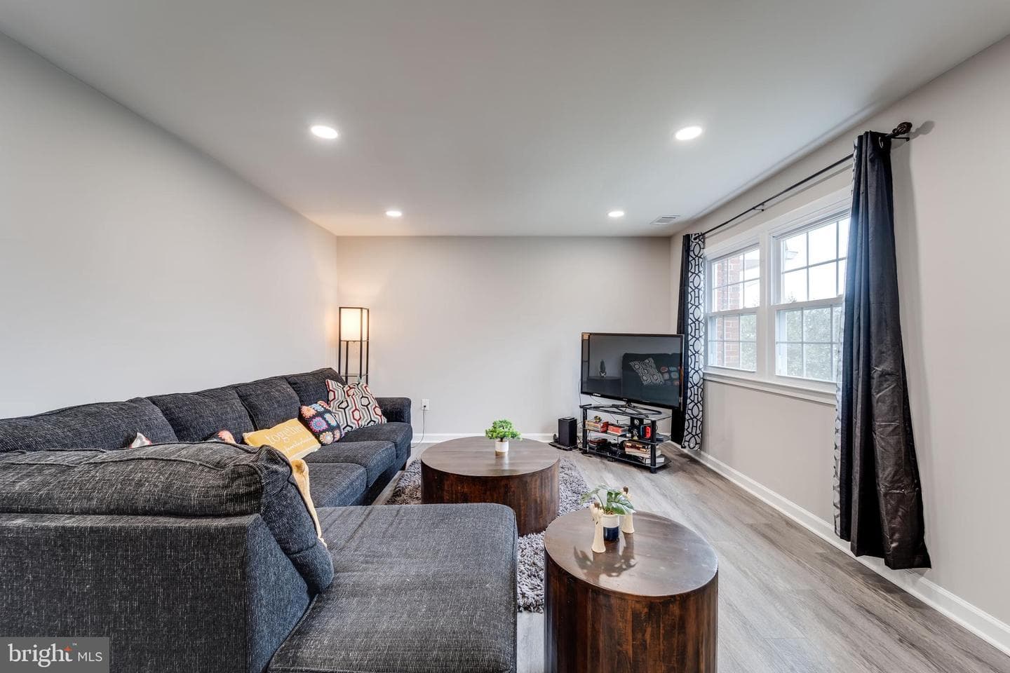1717 Fort Henry Court photo 4