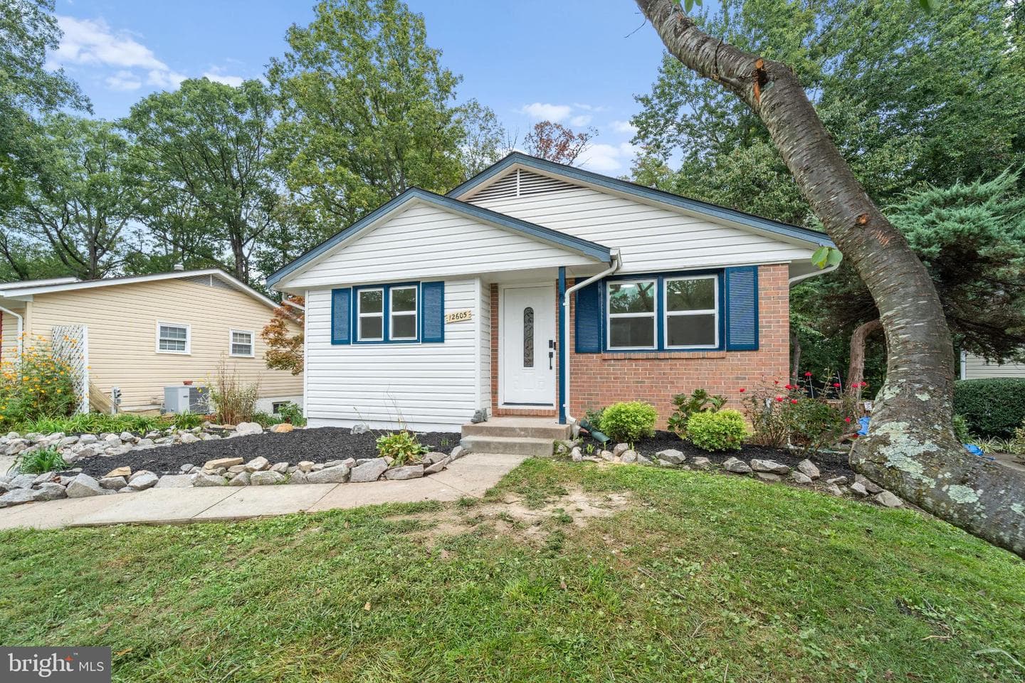 12605 Oakwood Dr photo 2