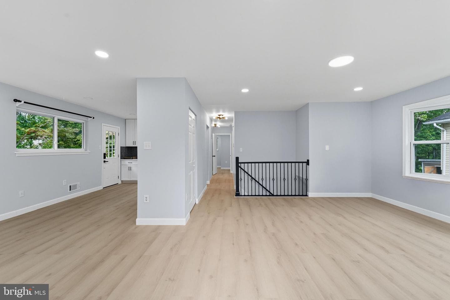 12605 Oakwood Dr photo 4