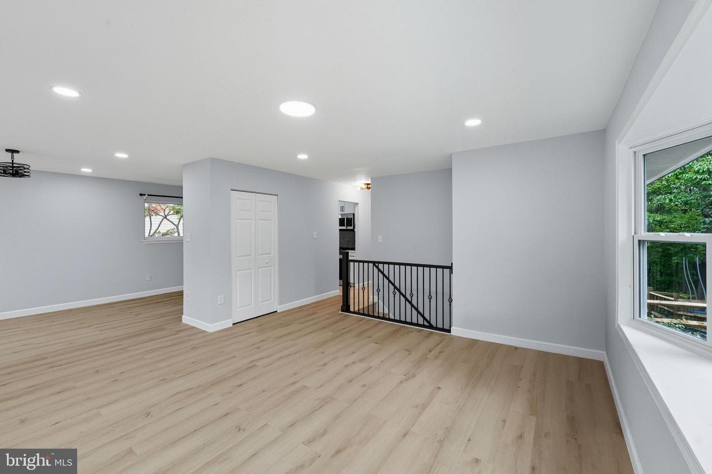 12605 Oakwood Dr photo 6