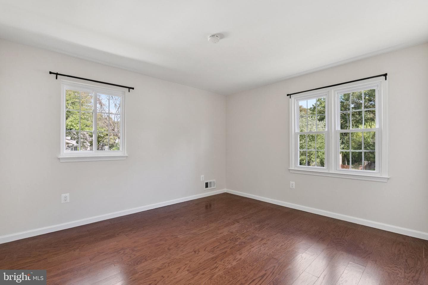 12526 Oakwood Drive photo 9