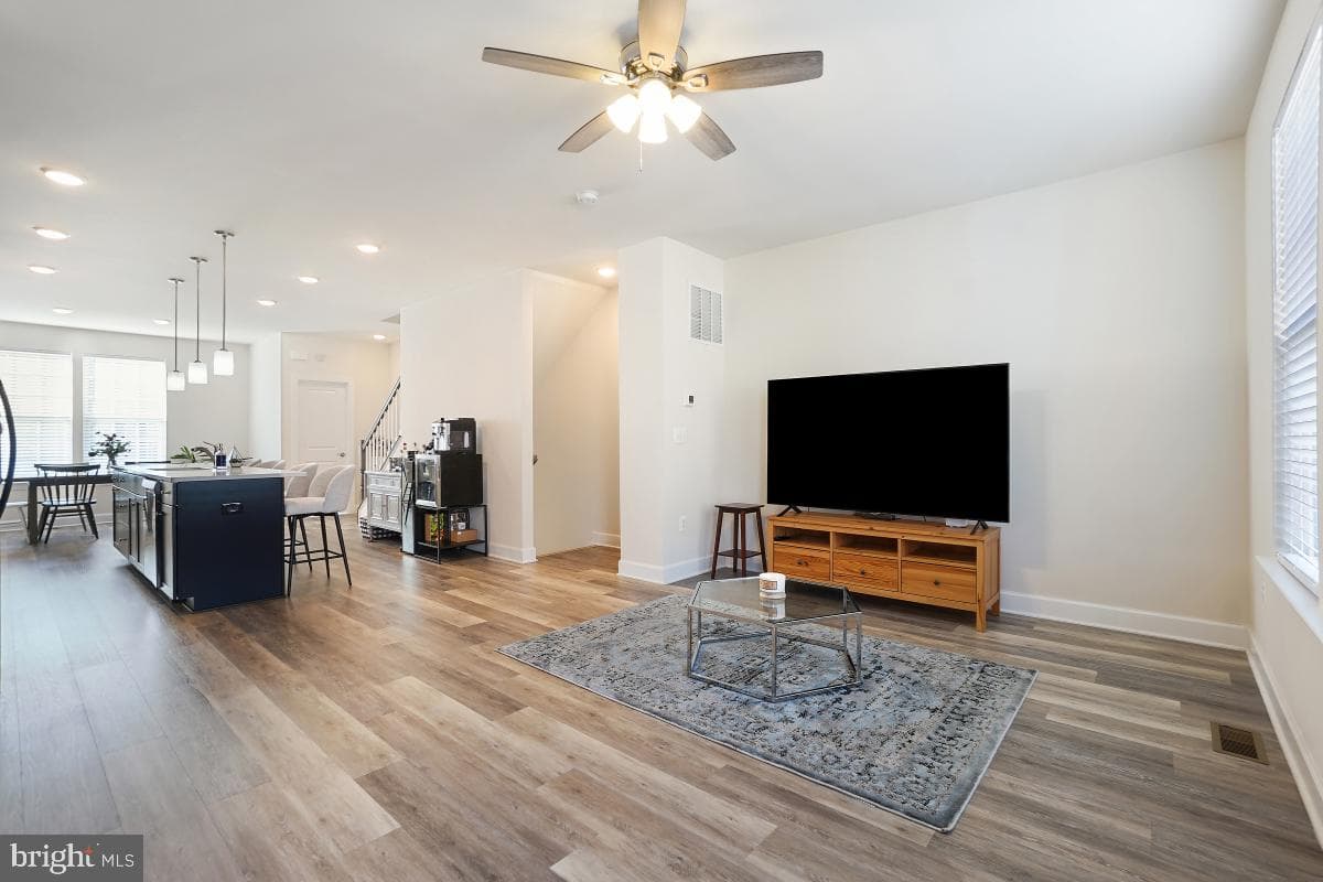 8754 Elsing Green Drive photo 7