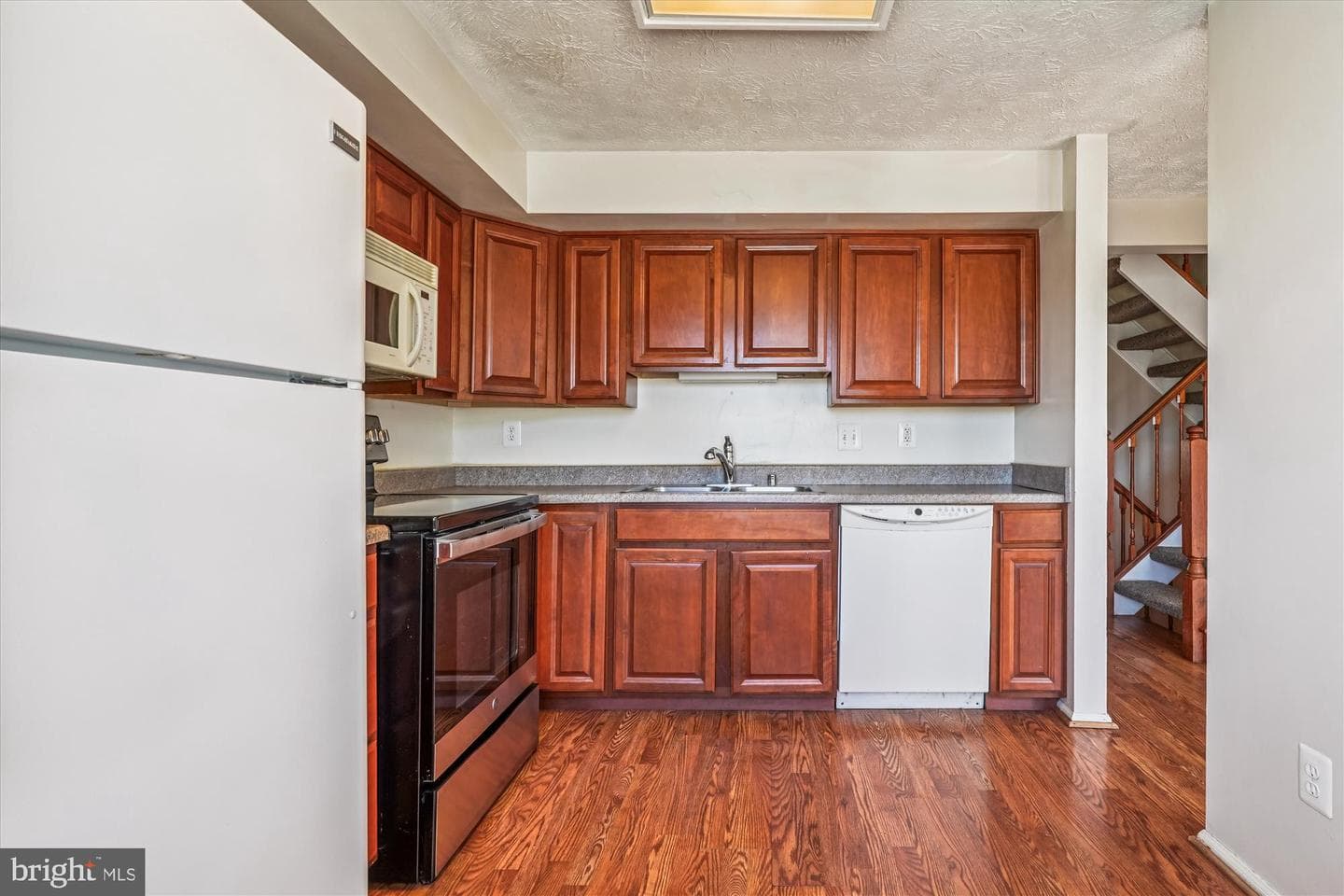 14740 Winding Loop photo 14