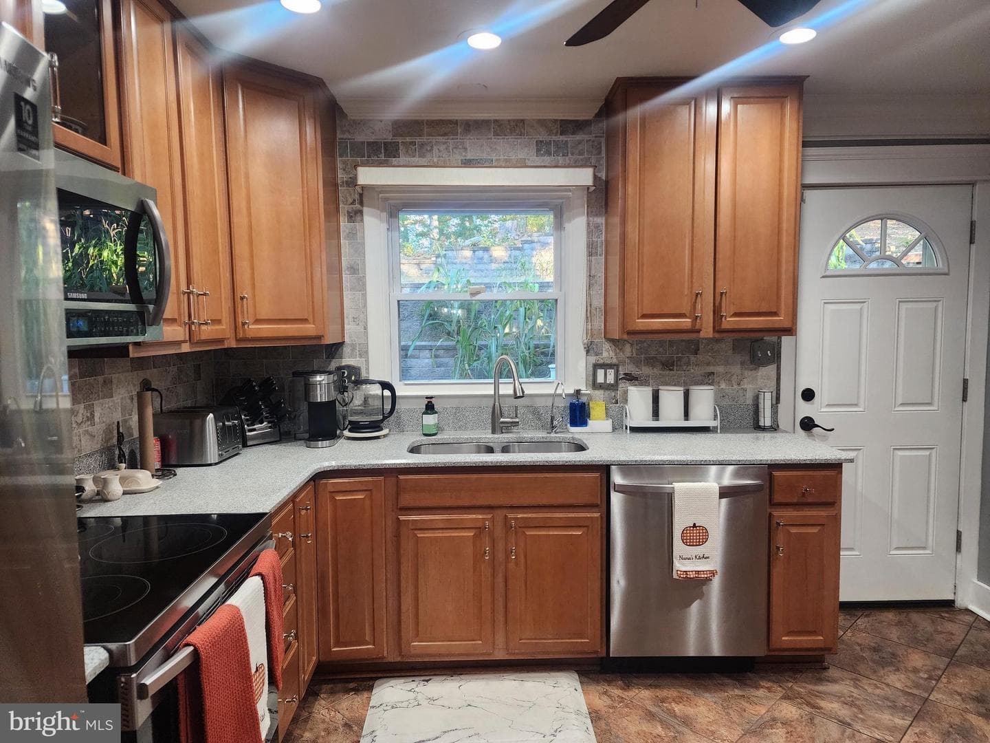 18324 Nob Hill Drive photo 4
