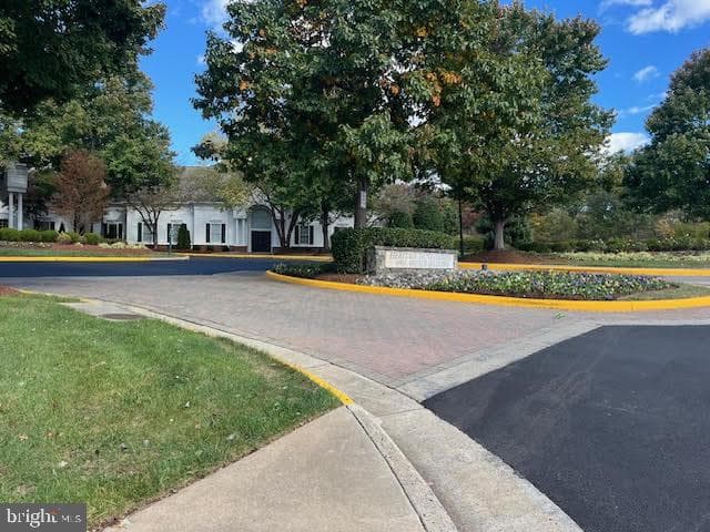 7065 Heritage Hunt Drive #203 photo 35