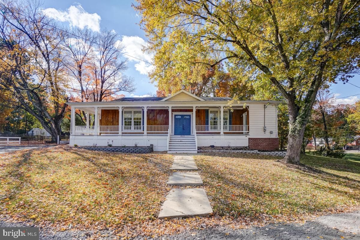 8513 Thomas Drive photo 2