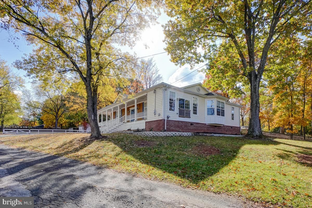 8513 Thomas Drive photo 3