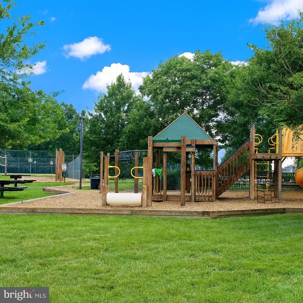 15521 Port Washington Court photo 36