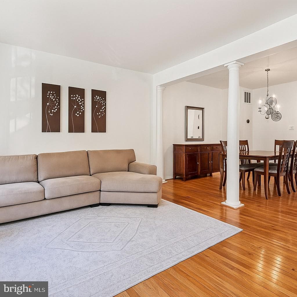15521 Port Washington Court photo 4
