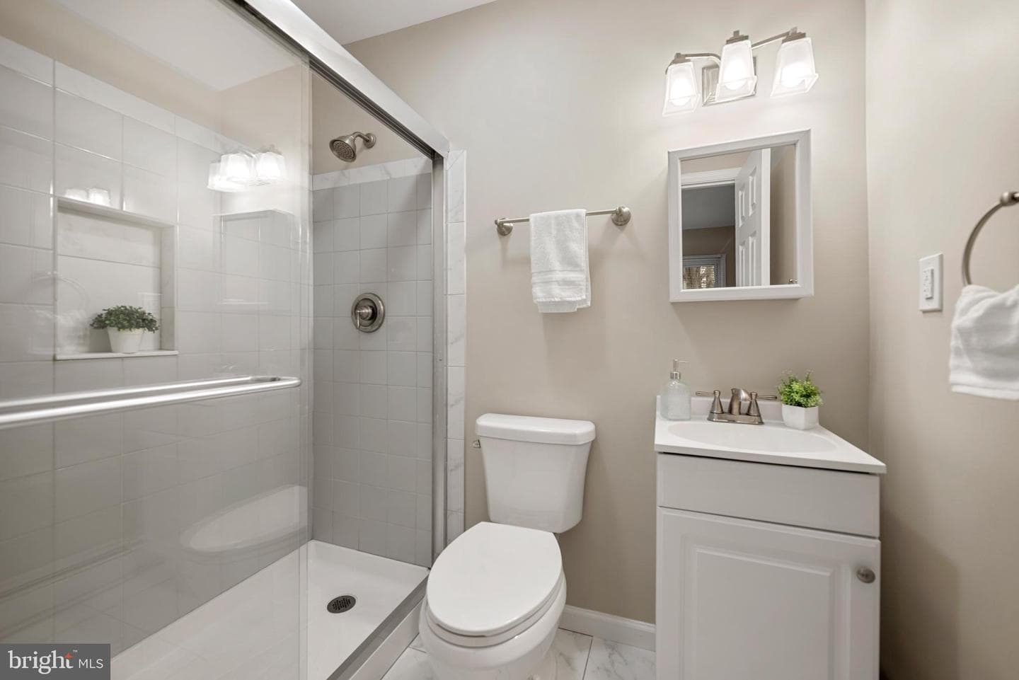 1259 Columbia Road photo 18