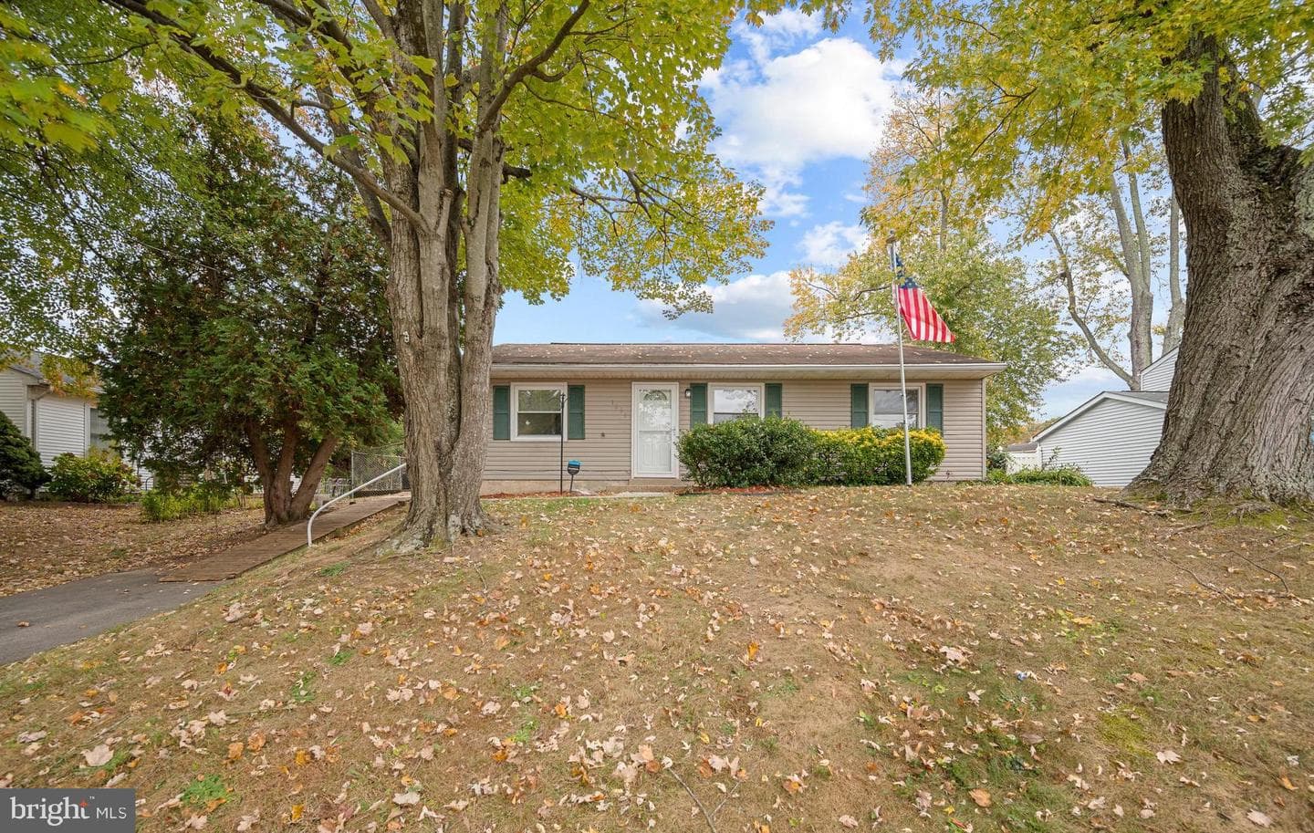 1259 Columbia Road photo 2