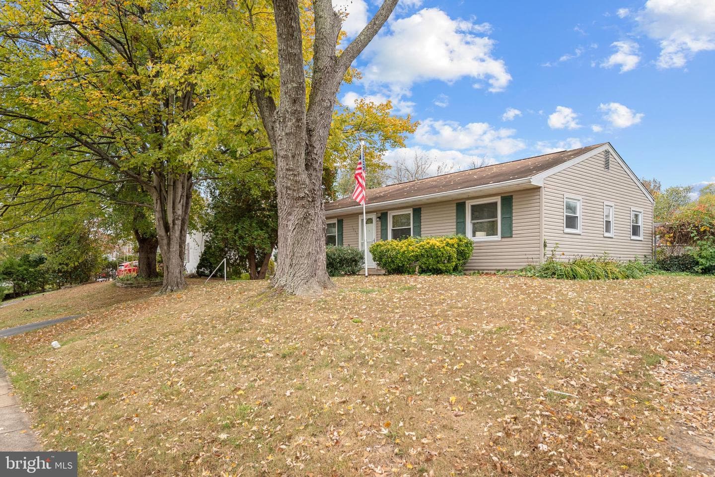 1259 Columbia Road photo 30