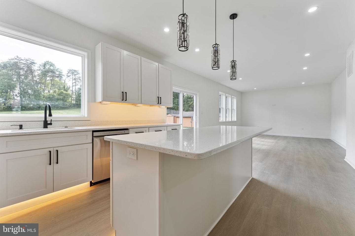 8111 Oak Street photo 15