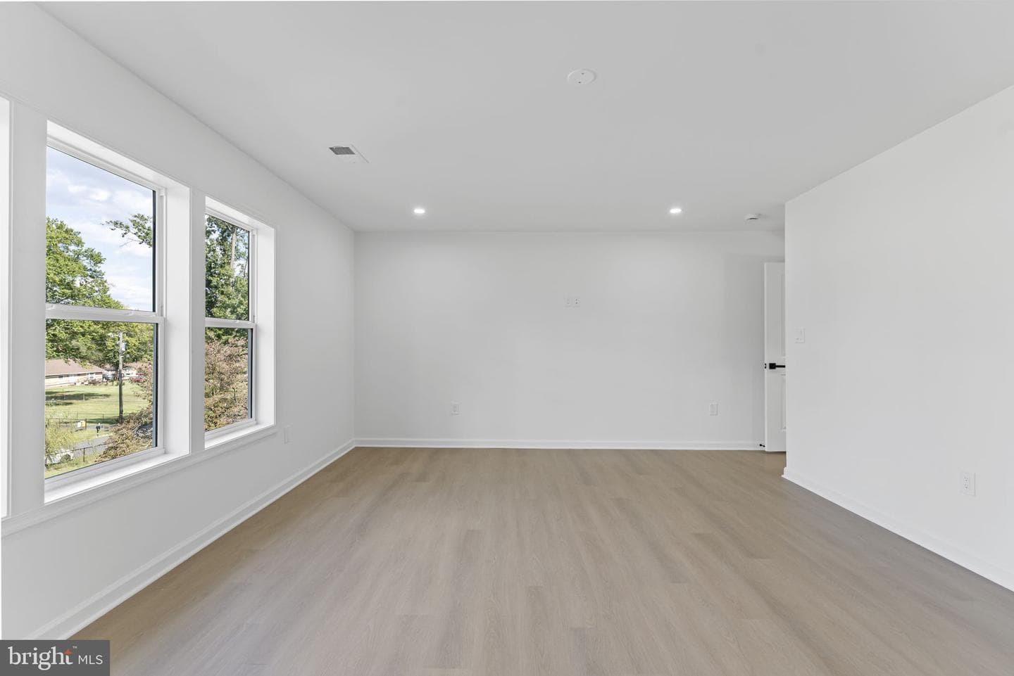 8111 Oak Street photo 39