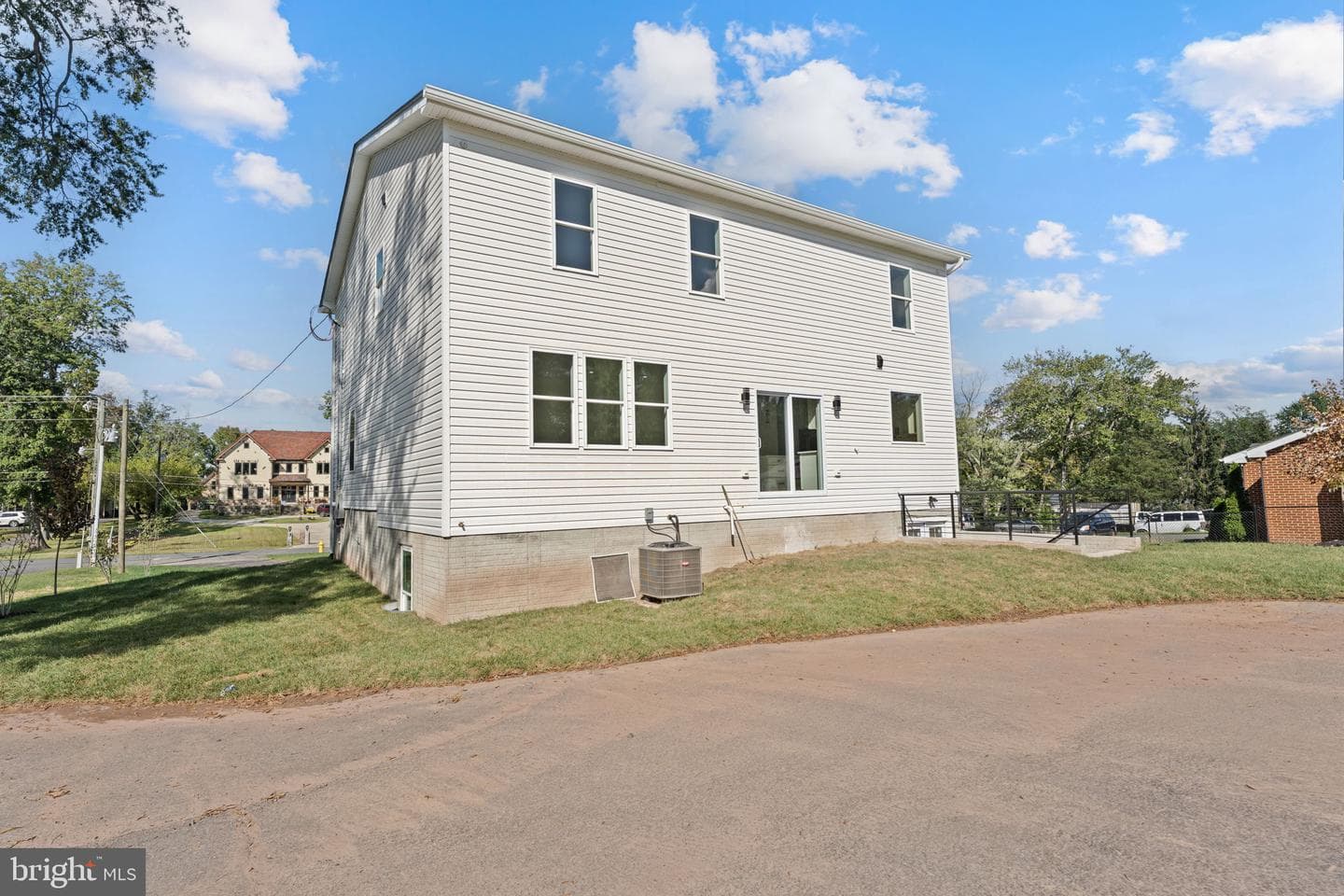 8111 Oak Street photo 54