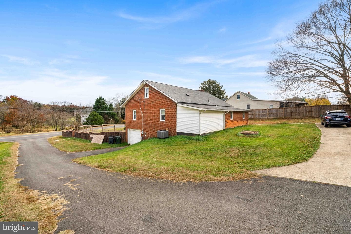 10012 Ellis Road photo 5