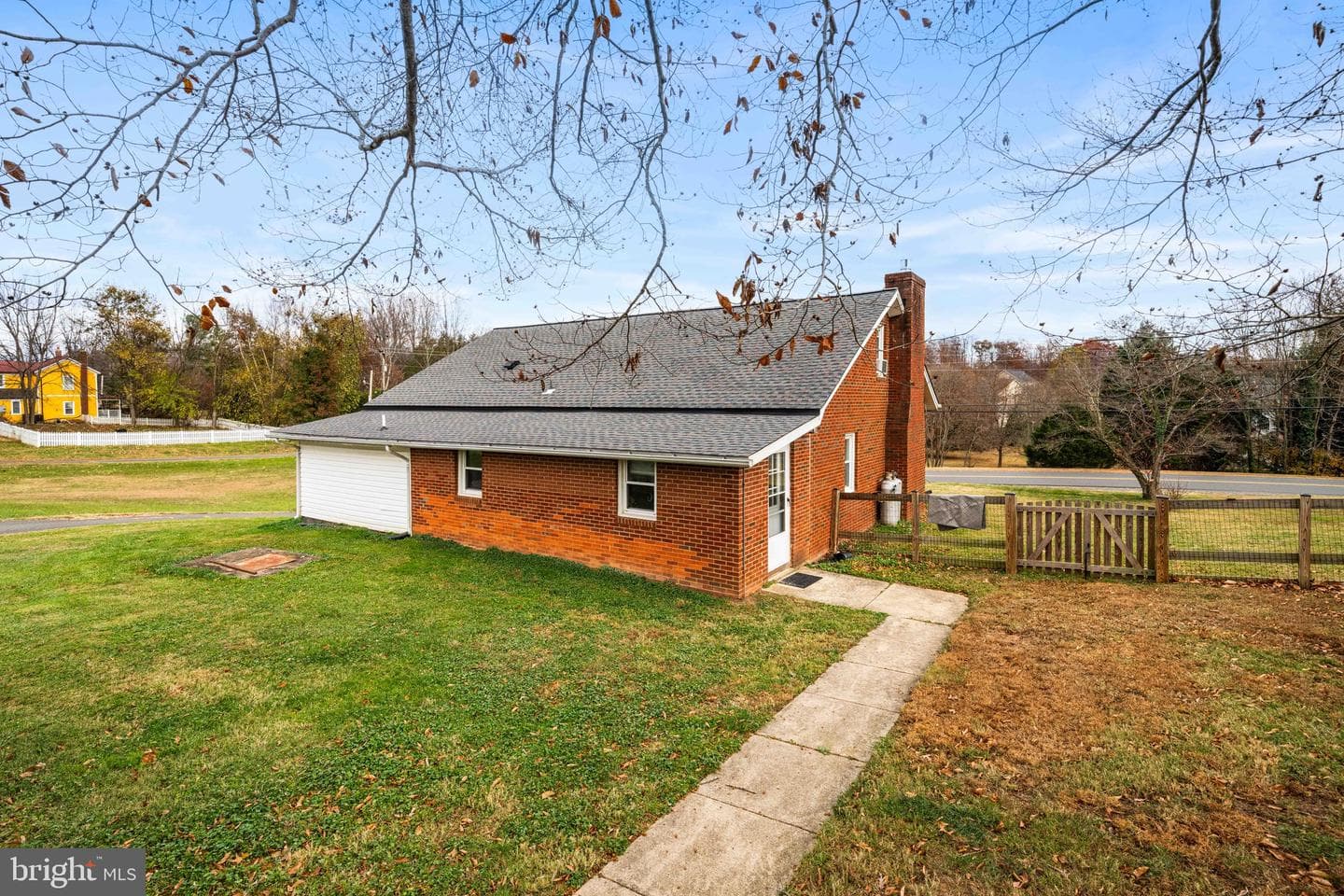 10012 Ellis Road photo 6