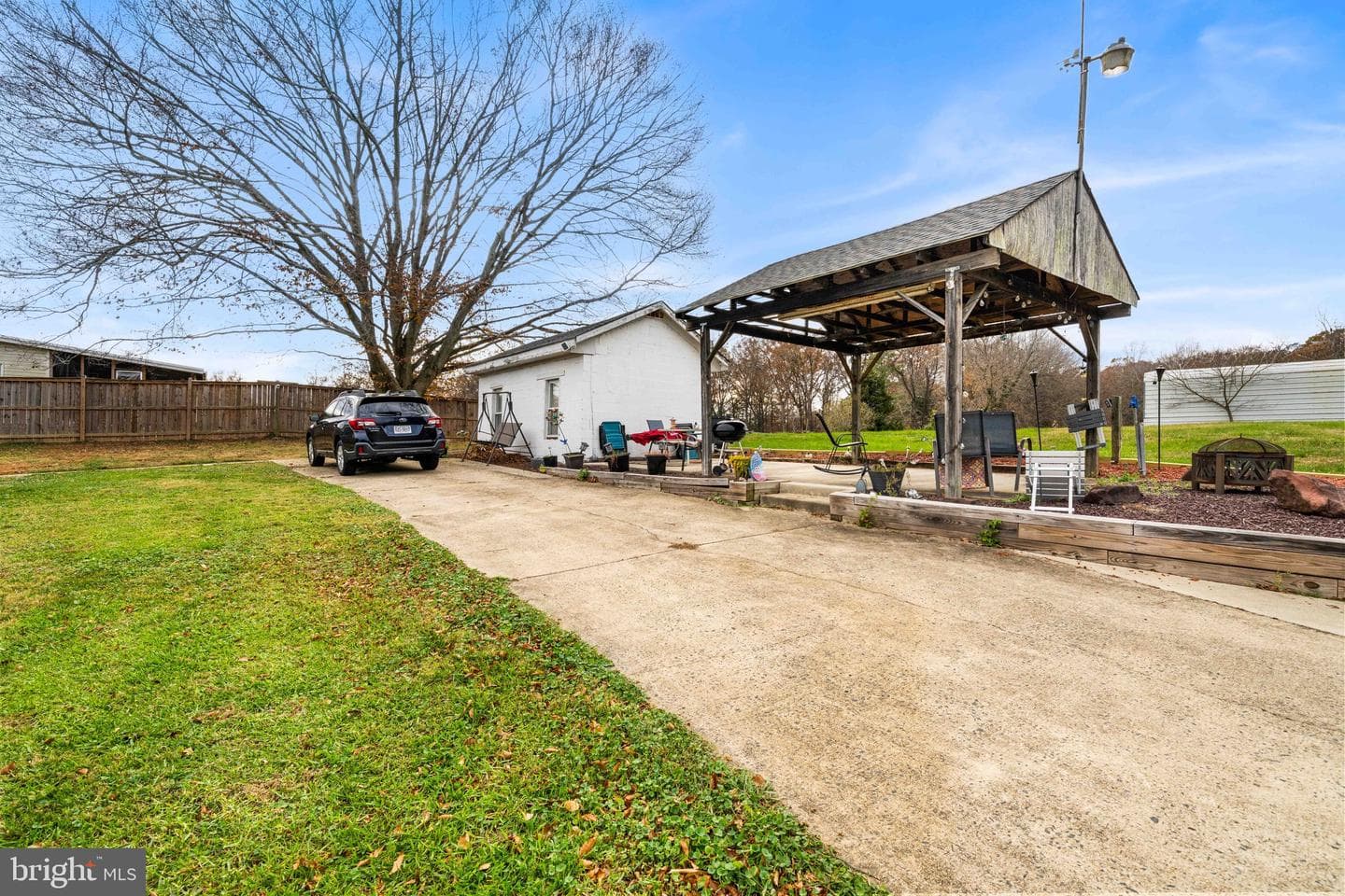 10012 Ellis Road photo 7