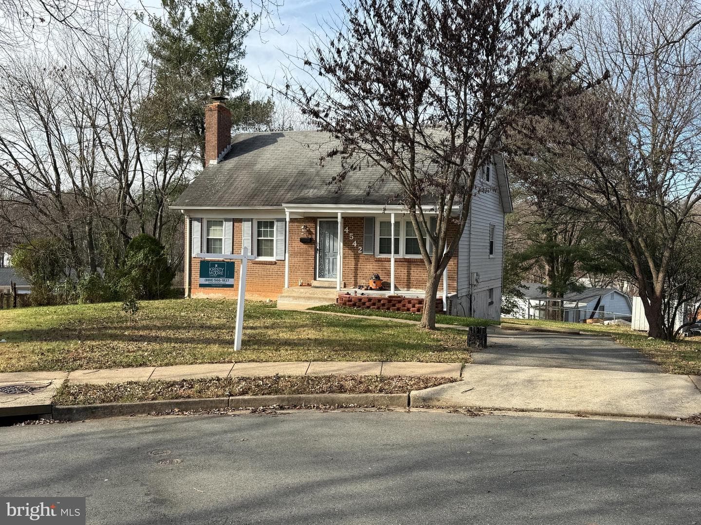 4542 Kingston Road photo 1